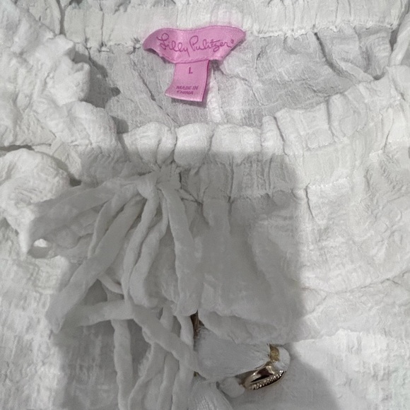 💰PRICE⬇️  
 LILLY PULITZER • White Off The Shoulder Top • sz L • - Picture 6 of 8